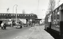 170178 Gezicht op het spoorviaduct te Leidschendam met een electrisch treinstel mat. 1936 van de N.S. en rechts een ...